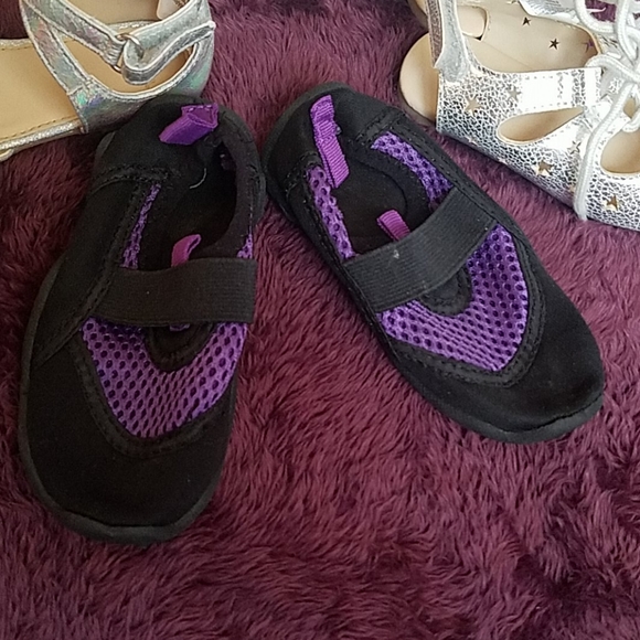 Lot 4 pair size 6 girls' summer shoes Gymboree - Picture 3 of 9